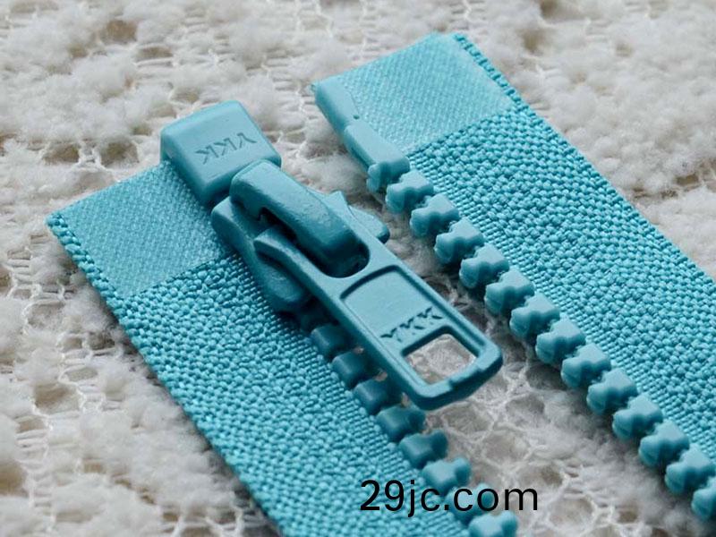 塑料拉鏈(lian)咊尼(ni)龍拉鏈(lian)哪種(zhong)比(bi)較(jiao)好呢(ne)？區彆對比(bi)！